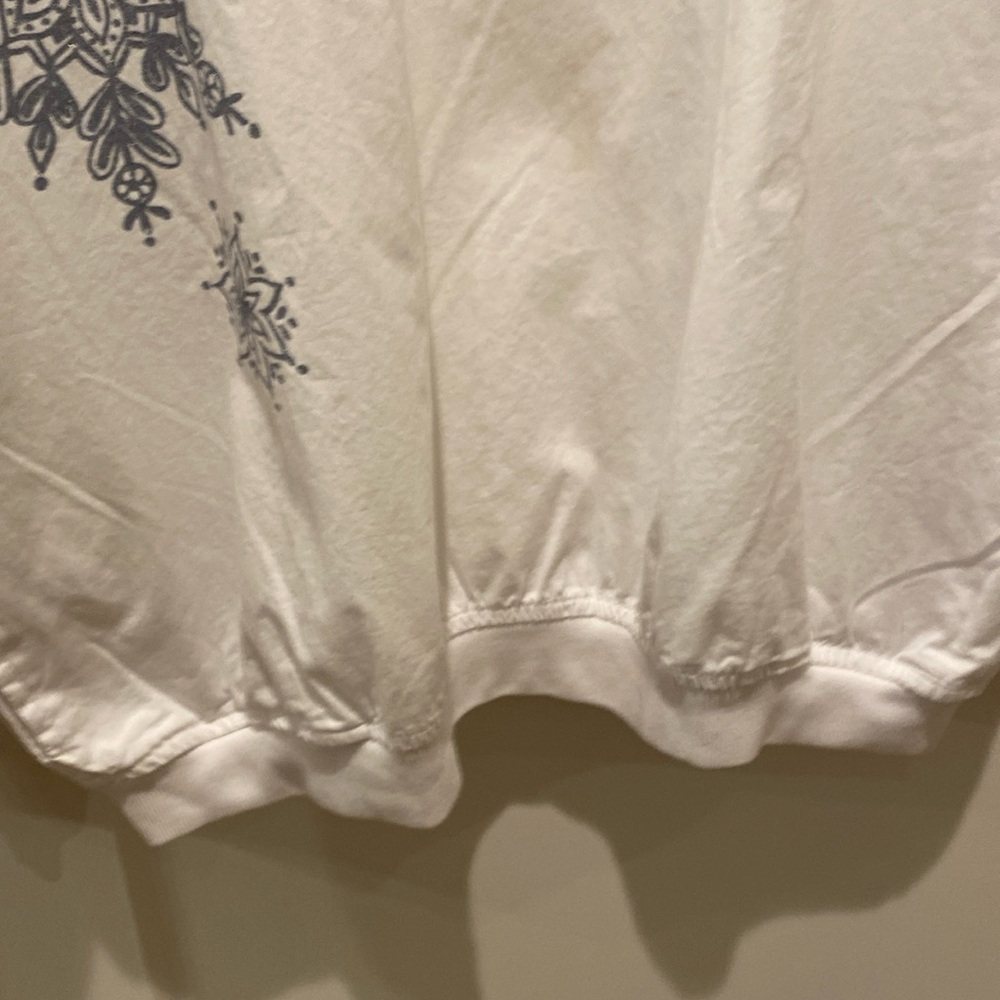 Crazy Shirts Ladies Cotton Pullover. White w/Silver Snowflakes from Vail, CO - Picture 5 of 8